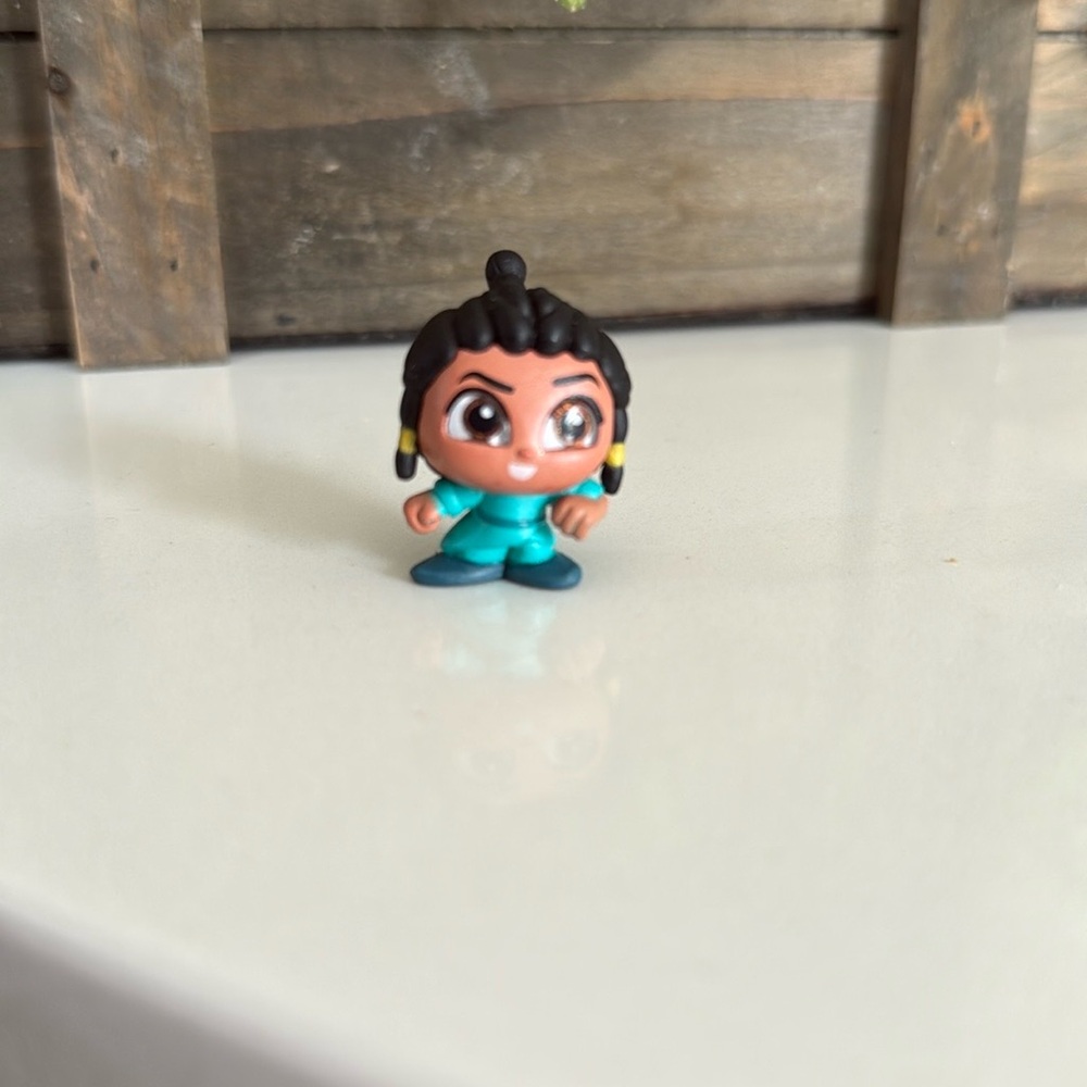 Disney Doorables series 12 Raya